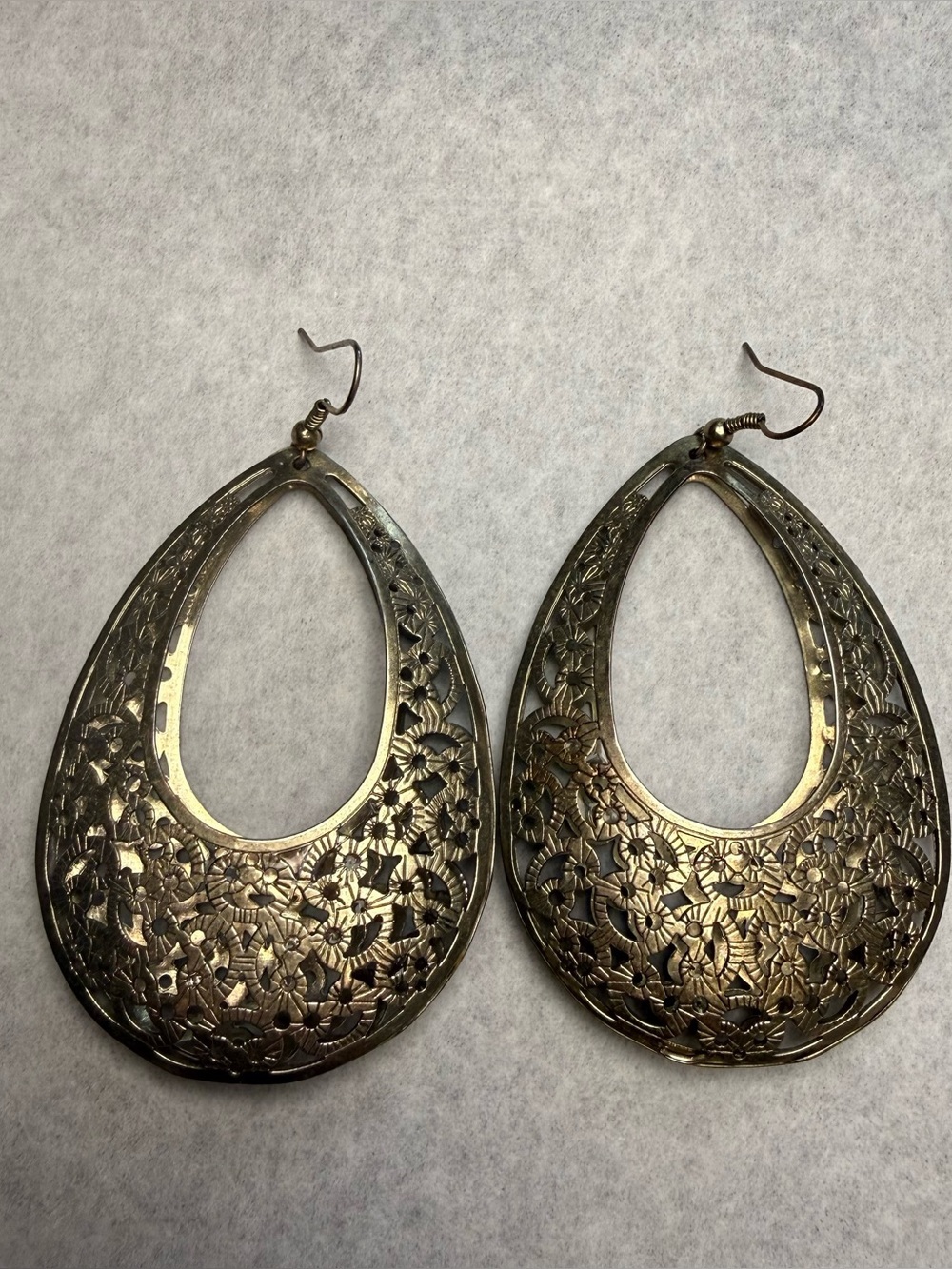 Vintage-Inspired Floral Filigree Gold Teardrop Earrings